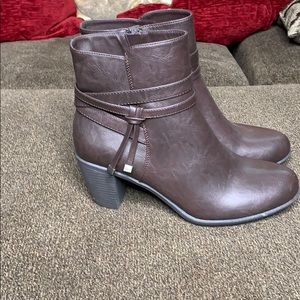 Never worn! Dark brown 11M Madeline Girl Boots